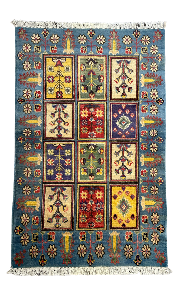 Unique Design Handwoven Accent Rug (2’8”x 4’6”)– Floral Tile Inspired Pattern